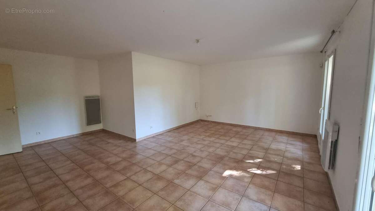 Maison à NOTRE-DAME-DE-SANILHAC