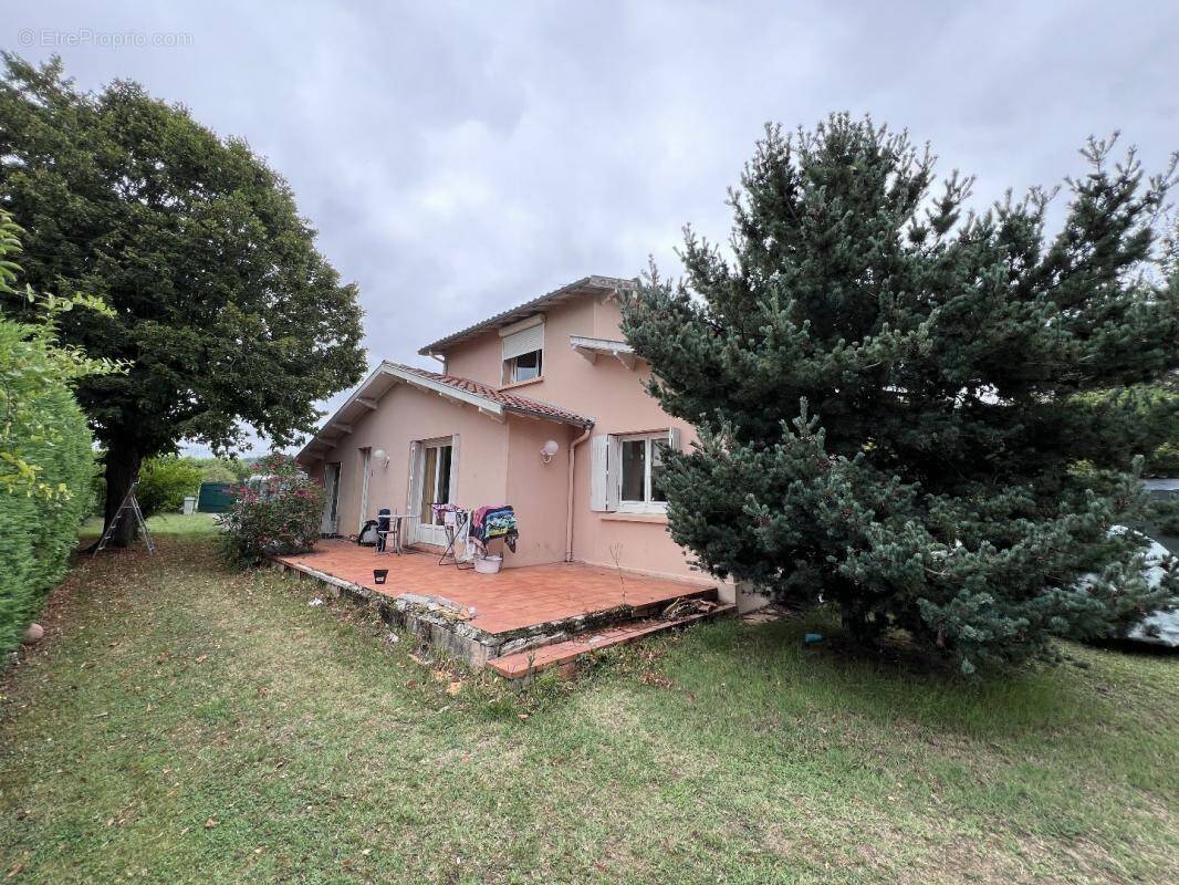 Maison à VILLENEUVE-DE-RIVIERE