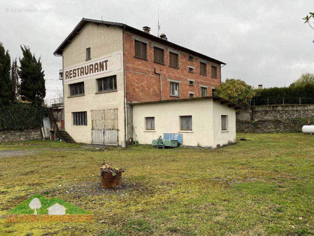 Commerce à VILLENEUVE-DE-RIVIERE