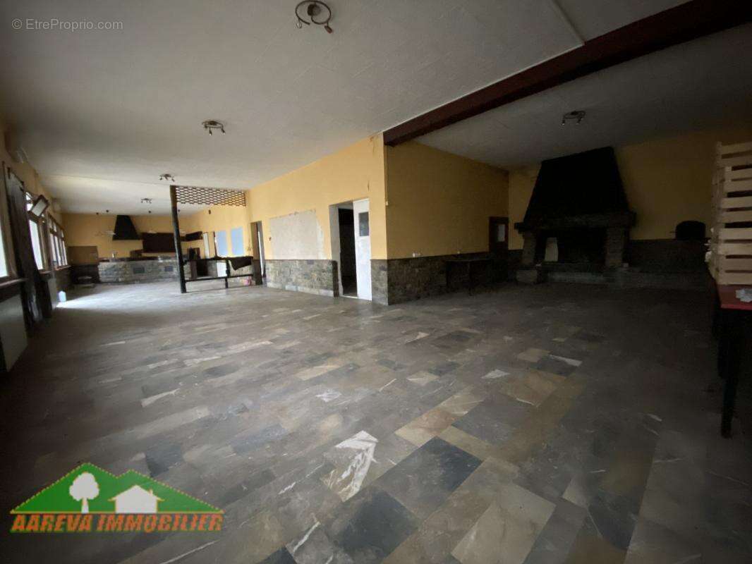 Commerce à VILLENEUVE-DE-RIVIERE