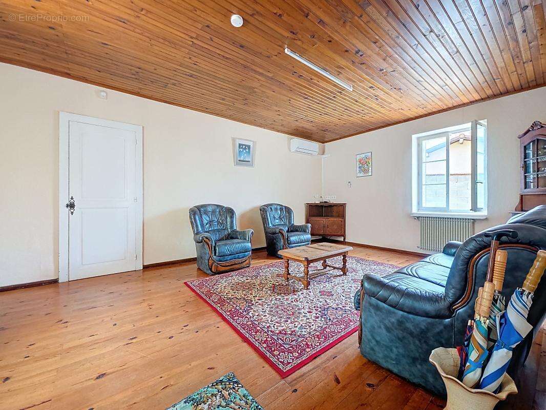 Maison à SAINT-PIERRE-DE-CHANDIEU