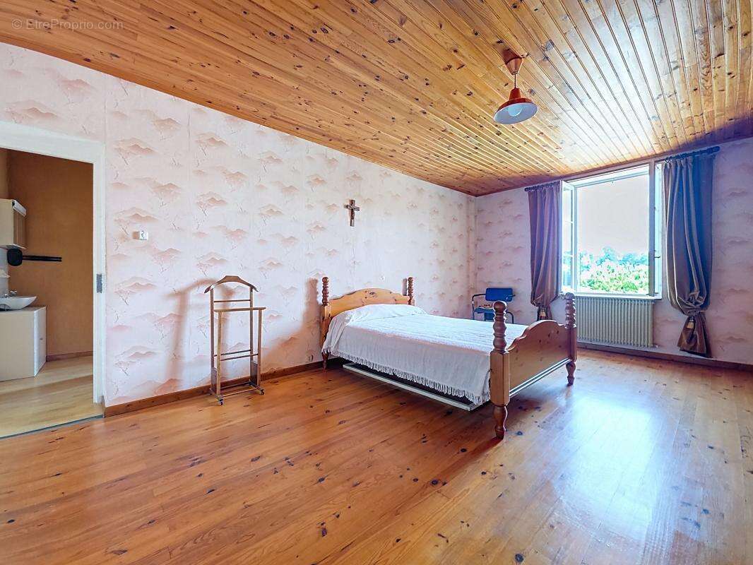 Maison à SAINT-PIERRE-DE-CHANDIEU