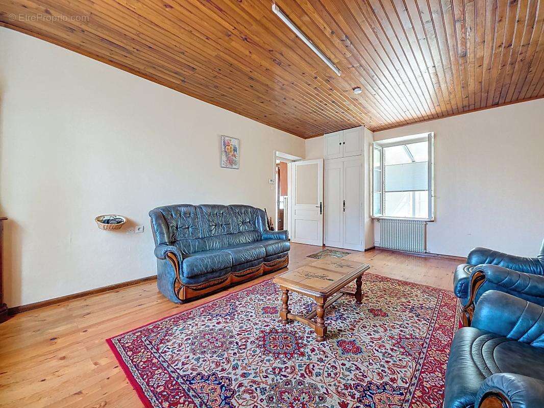 Maison à SAINT-PIERRE-DE-CHANDIEU