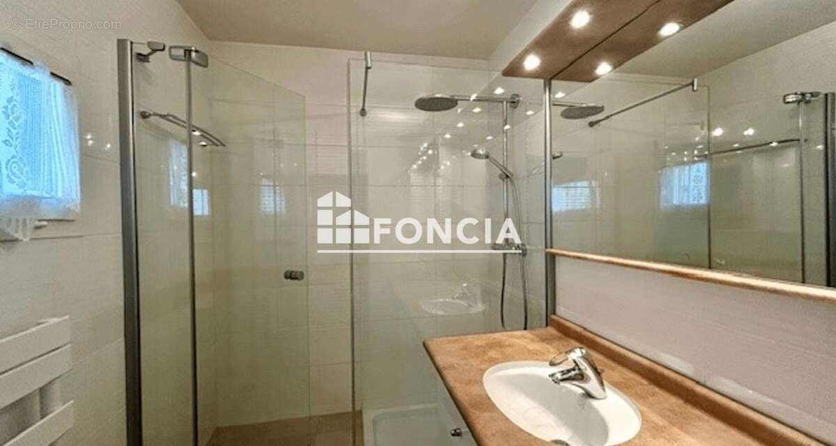 Appartement à PARIS-20E