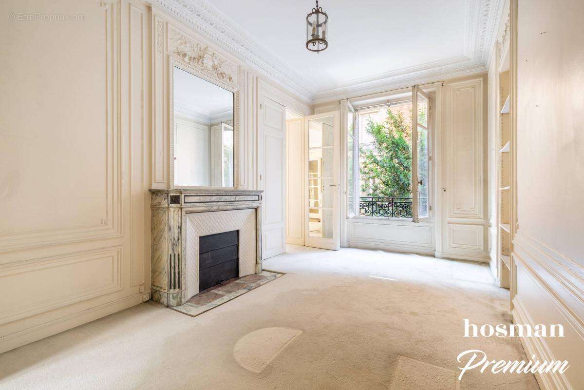 Appartement à PARIS-8E