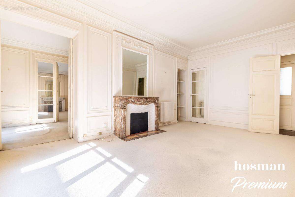 Appartement à PARIS-8E