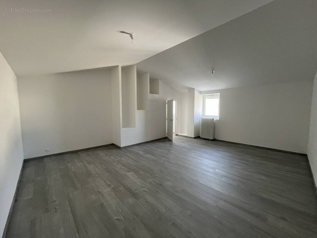 Maison à CHAVAGNES-LES-REDOUX