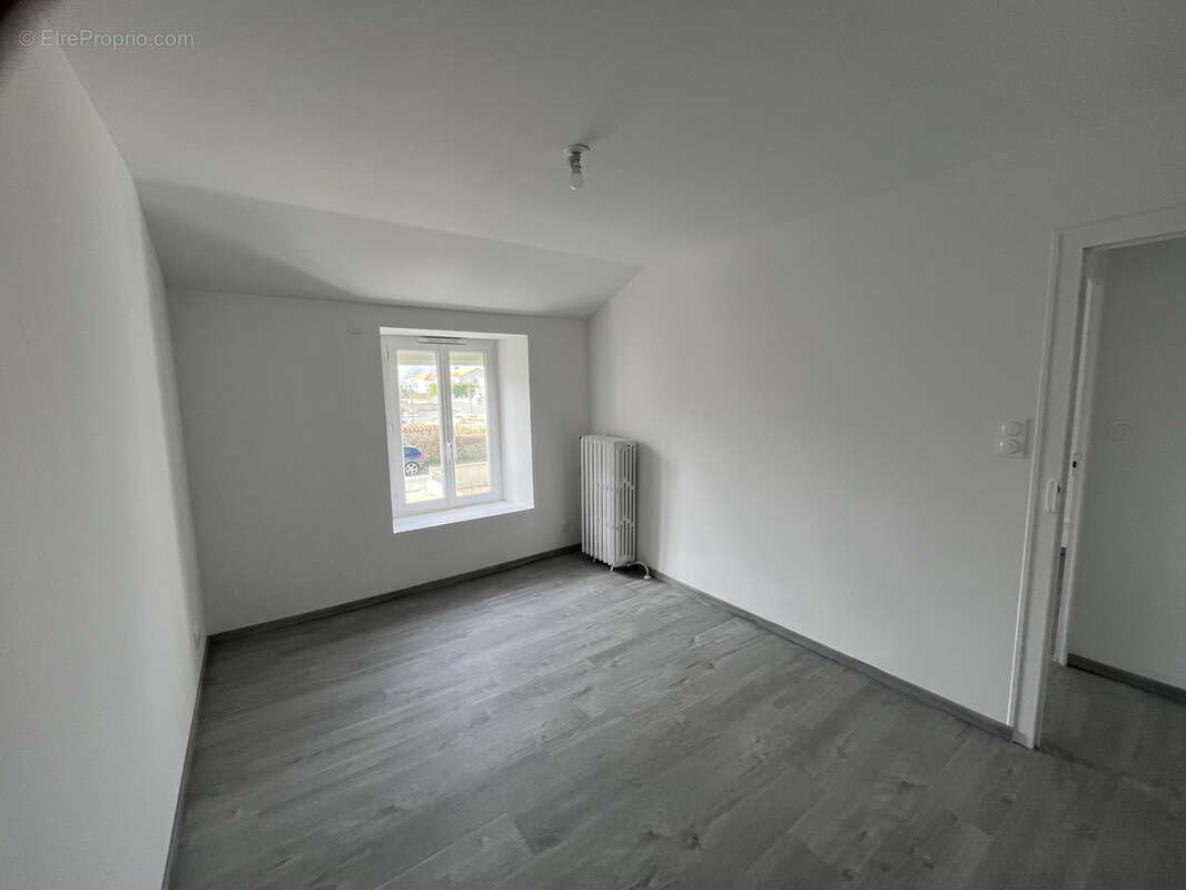 Maison à CHAVAGNES-LES-REDOUX