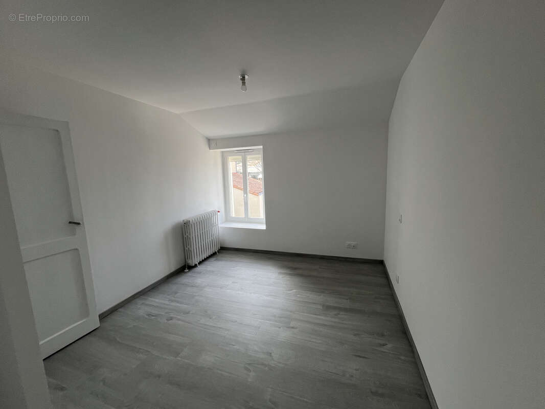 Maison à CHAVAGNES-LES-REDOUX