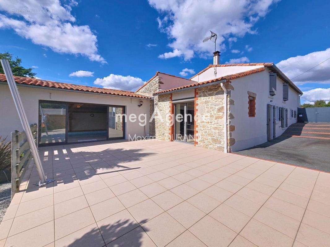 Maison à MORTAGNE-SUR-SEVRE