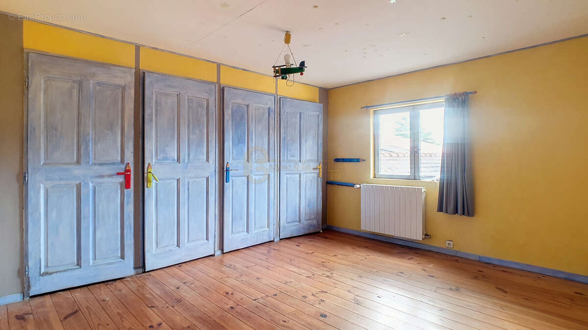 Maison à VER-SUR-LAUNETTE