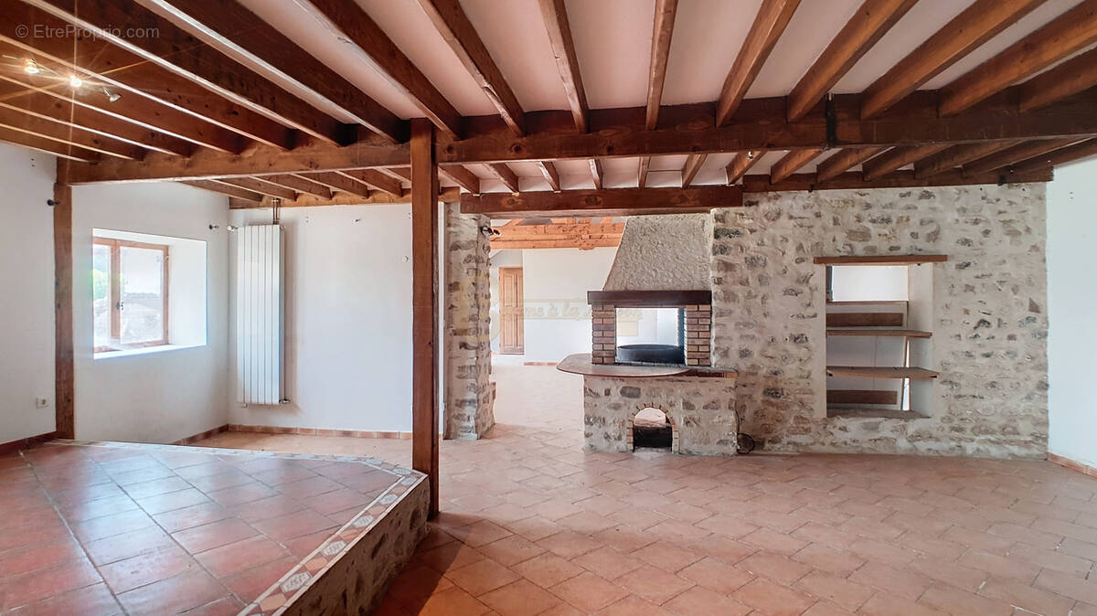 Maison à VER-SUR-LAUNETTE