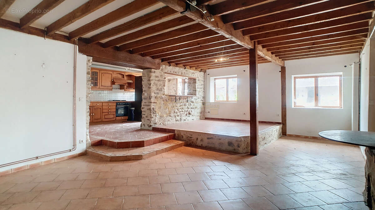 Maison à VER-SUR-LAUNETTE