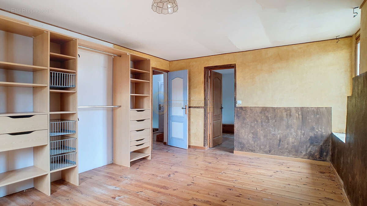 Maison à VER-SUR-LAUNETTE