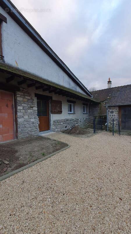 Maison à VER-SUR-LAUNETTE