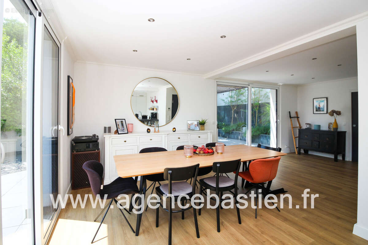 Maison à DIVONNE-LES-BAINS