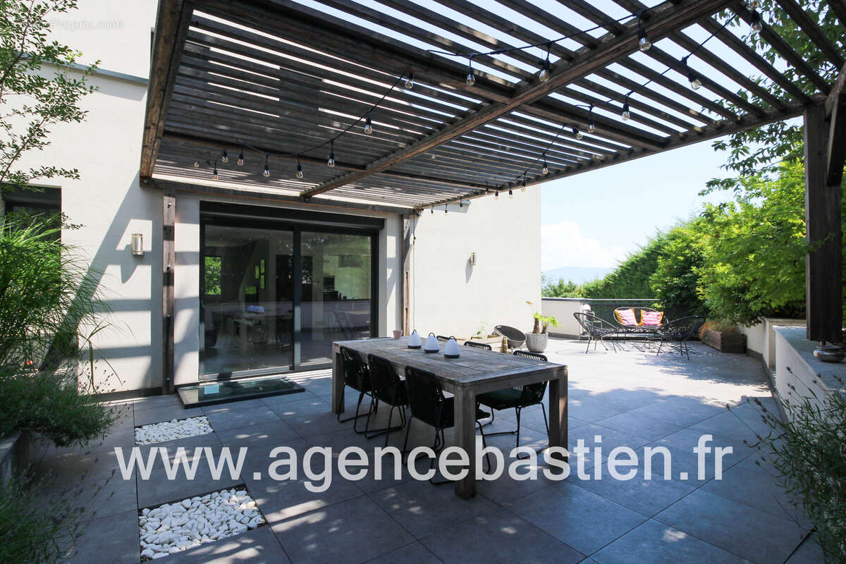 Maison à DIVONNE-LES-BAINS