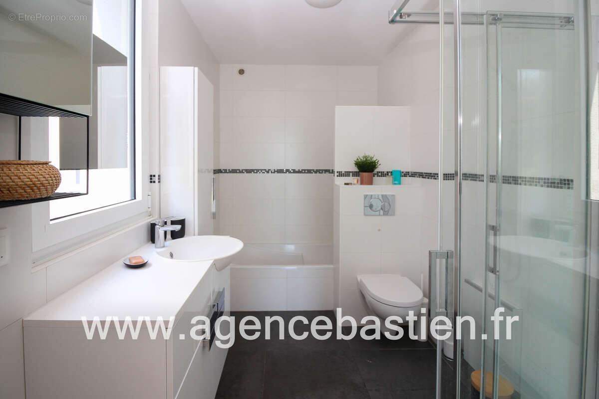 Maison à DIVONNE-LES-BAINS