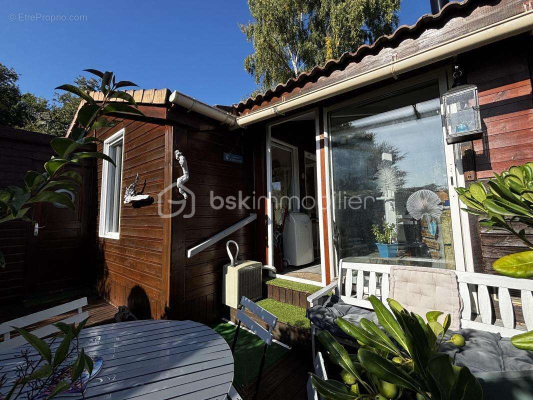 Terrain à SAINTE-GEMME