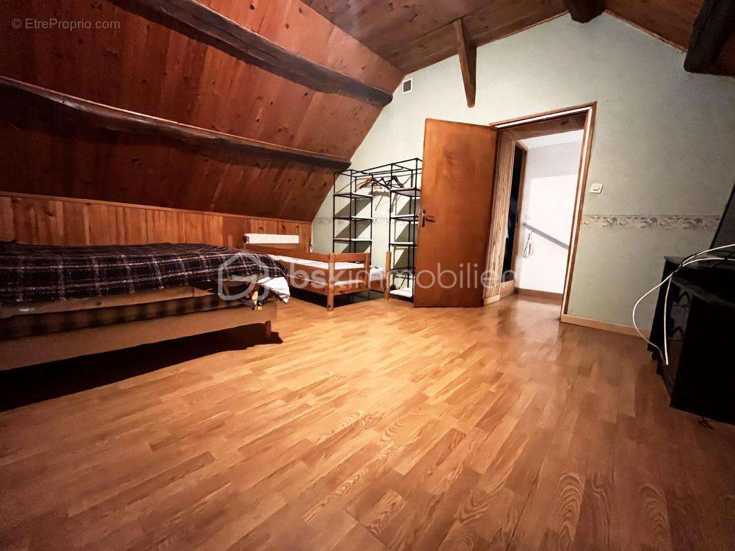 Maison à LA NEUVILLE-SUR-ESSONNE