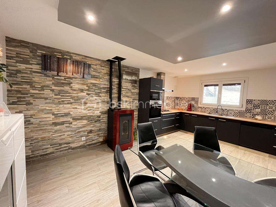 Maison à LA NEUVILLE-SUR-ESSONNE