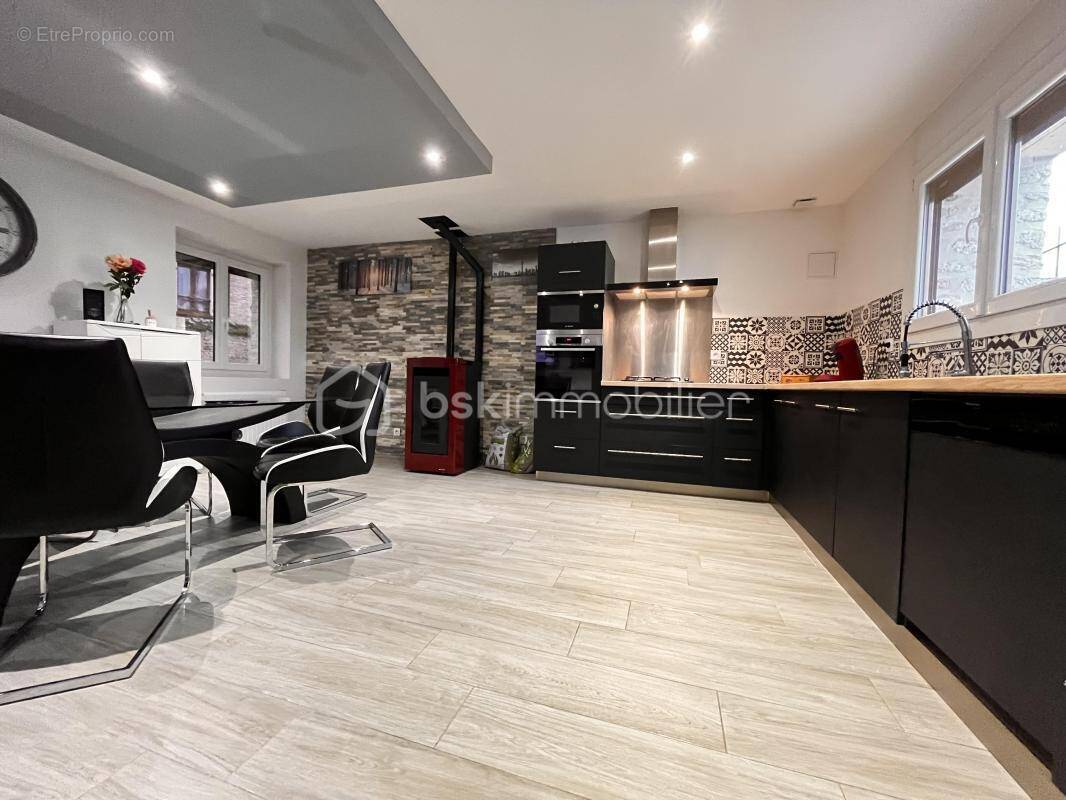 Maison à LA NEUVILLE-SUR-ESSONNE