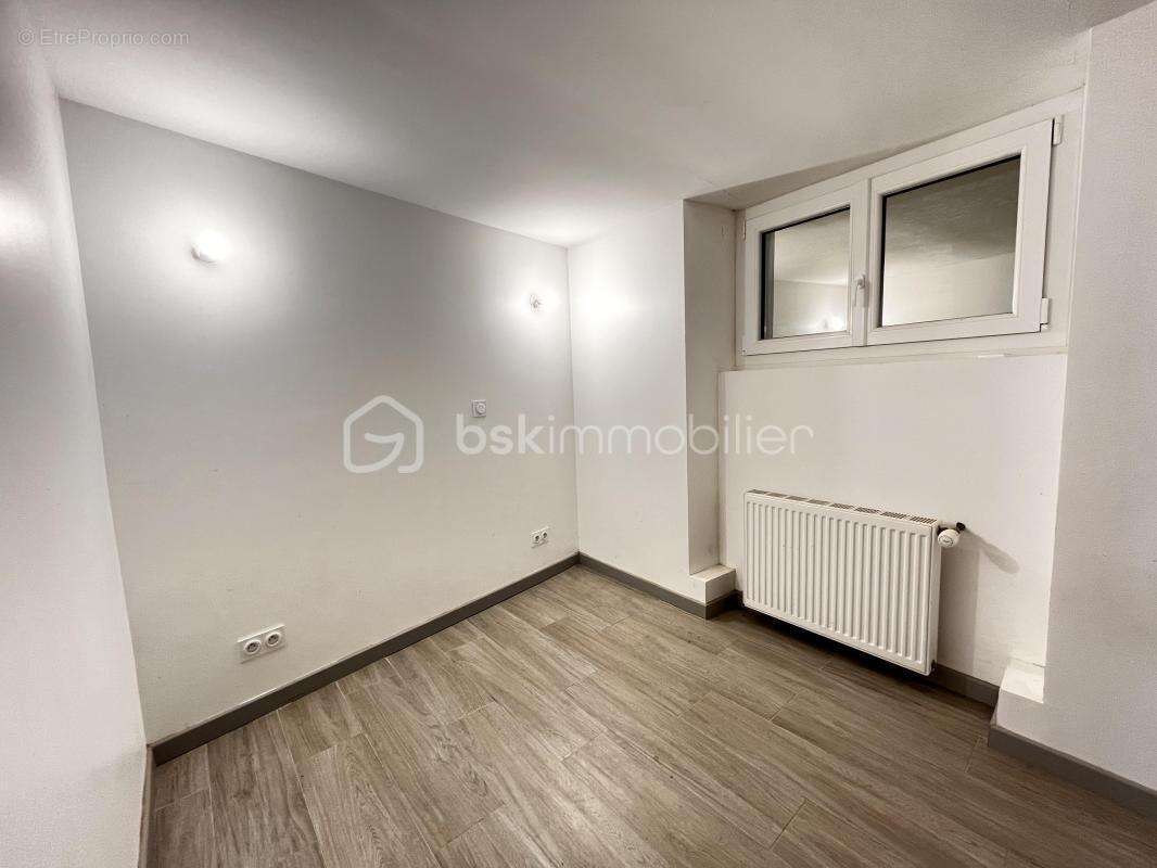 Maison à LA NEUVILLE-SUR-ESSONNE