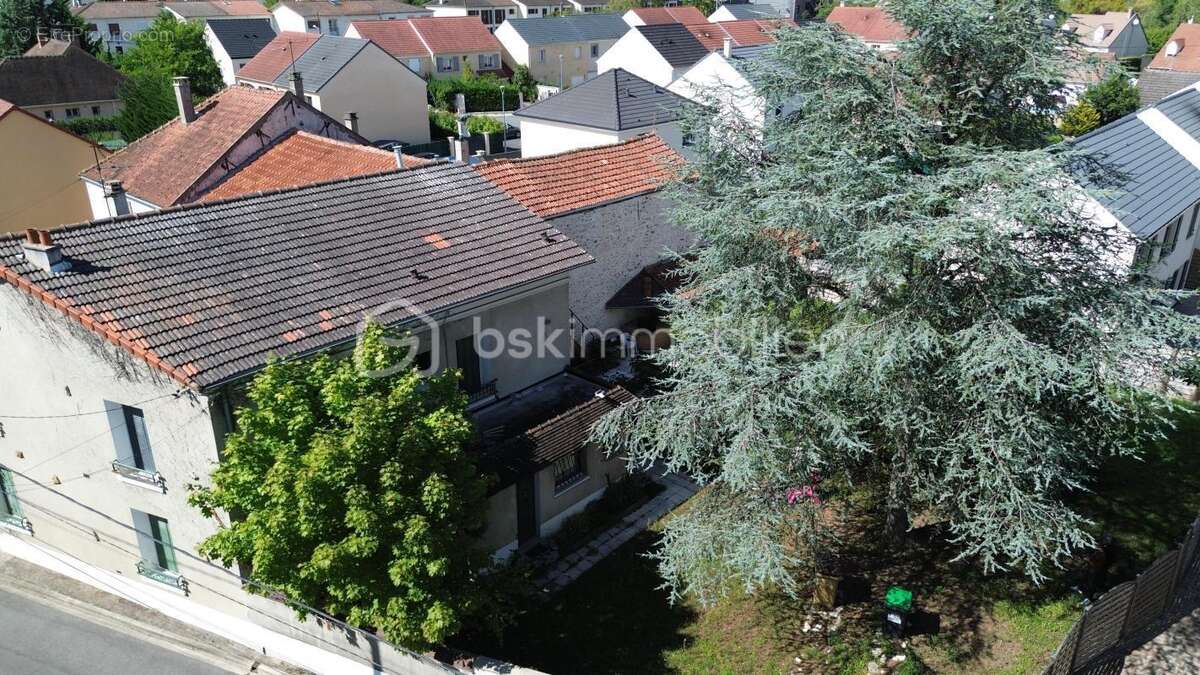 Maison à OLLAINVILLE