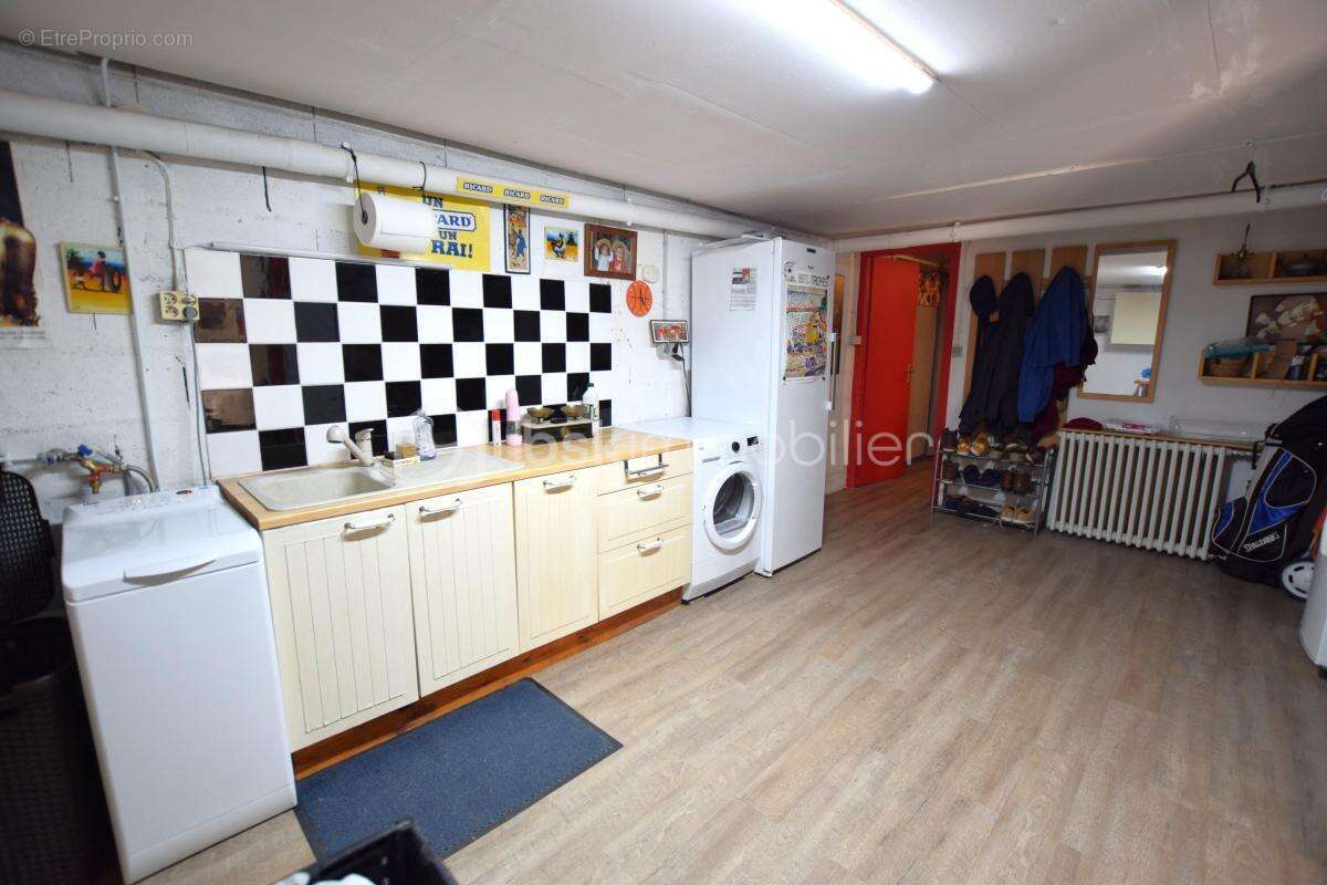 Maison à CRECY-LA-CHAPELLE