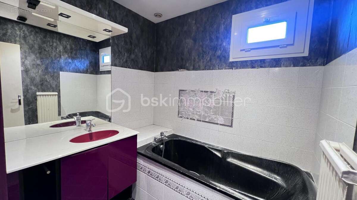 Maison à SAINT-JEAN-DE-LA-RUELLE