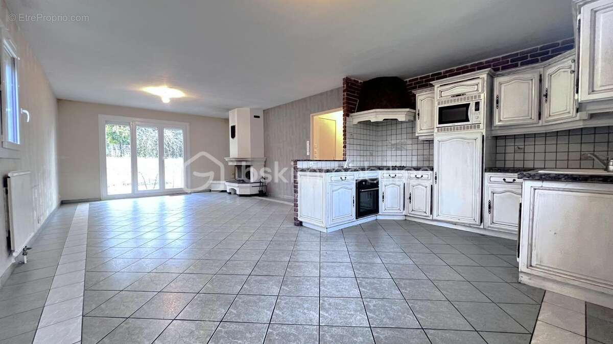 Maison à SAINT-JEAN-DE-LA-RUELLE