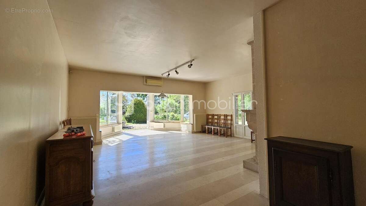 Maison à SAINT-JEAN-DE-BRAYE