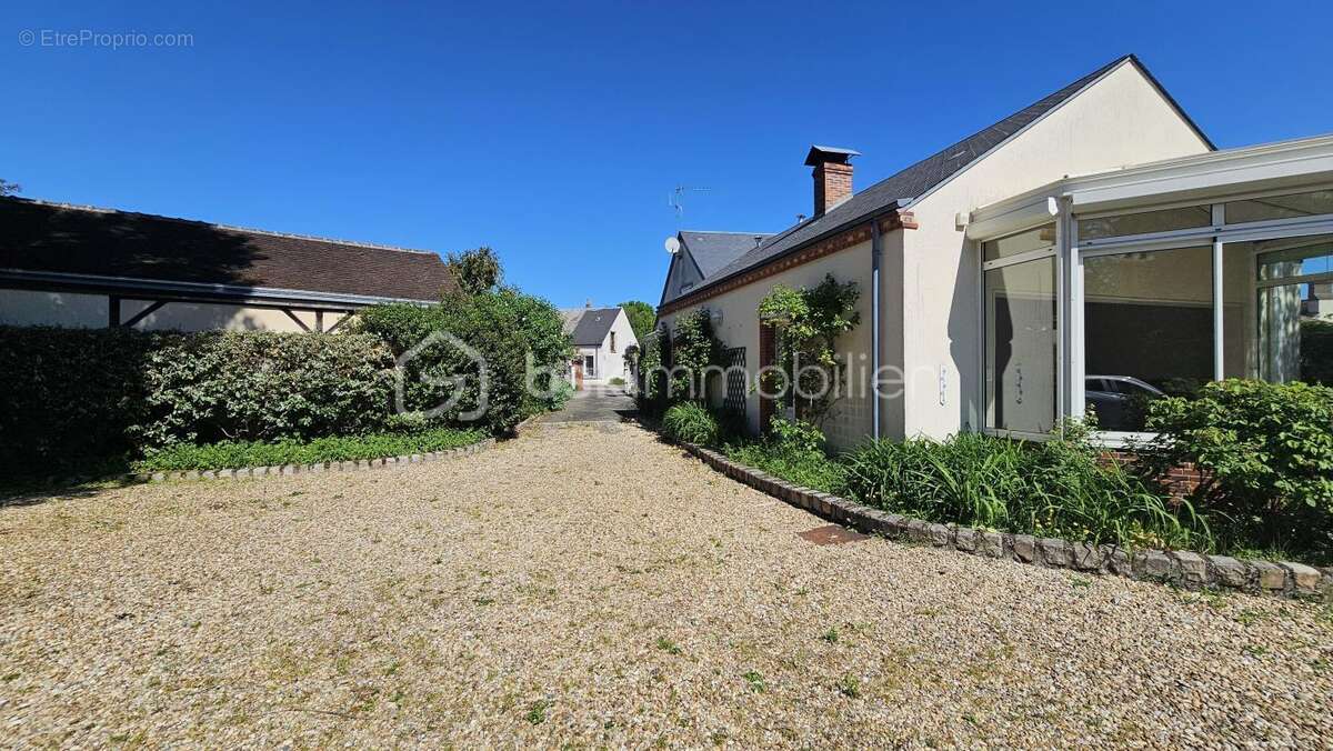 Maison à SAINT-JEAN-DE-BRAYE