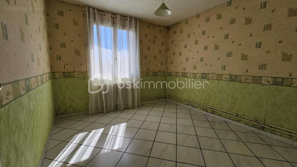 Maison à SAINT-JEAN-DE-LA-RUELLE