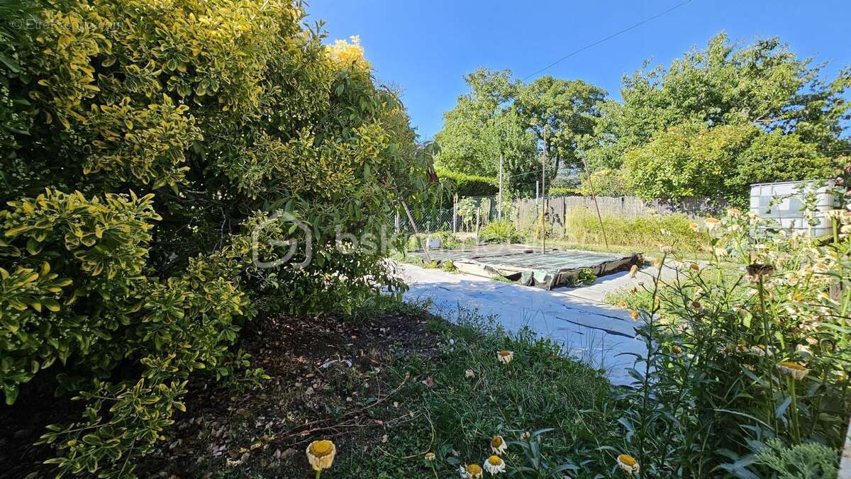 Maison à SAINT-JEAN-DE-LA-RUELLE