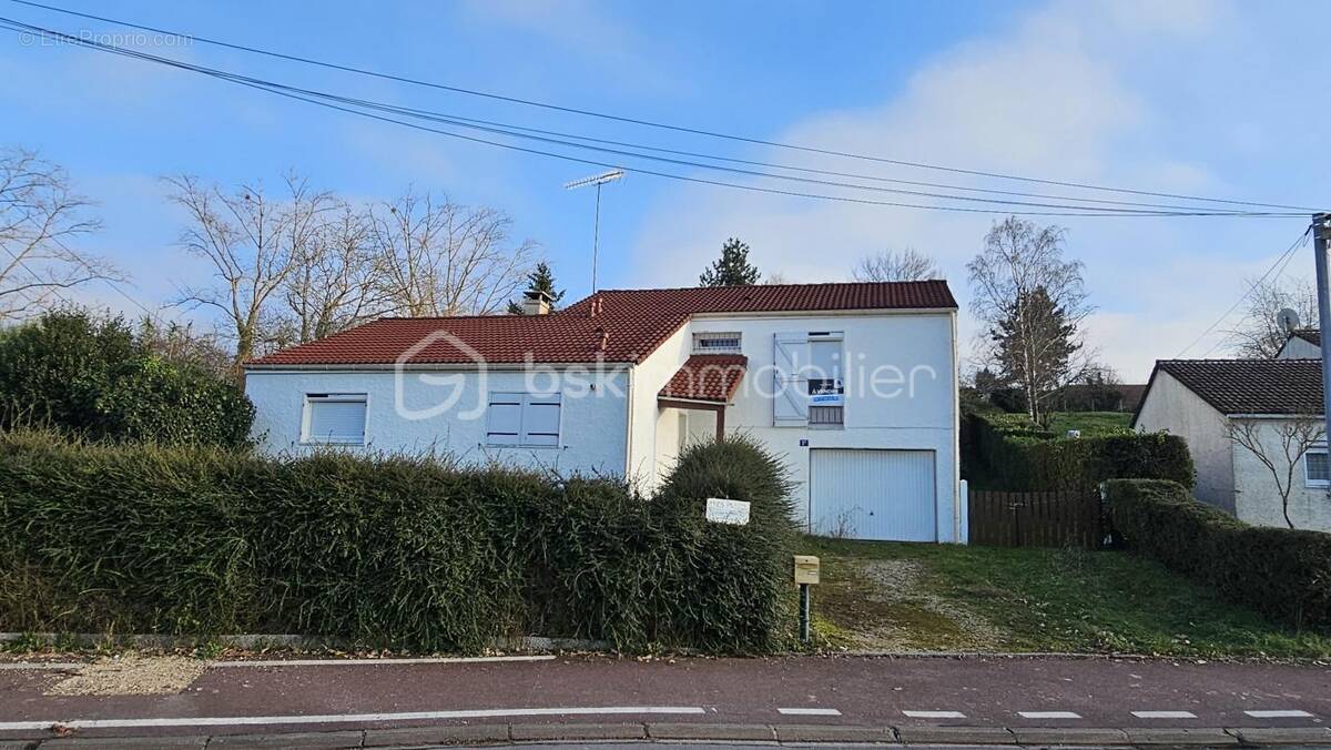 Maison à SAINT-JEAN-DE-LA-RUELLE