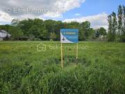 Terrain à FLEURY-LES-AUBRAIS
