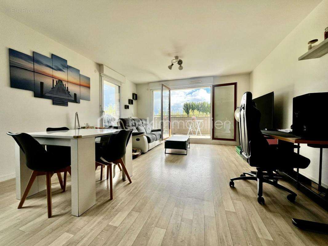 Appartement à VERT-SAINT-DENIS