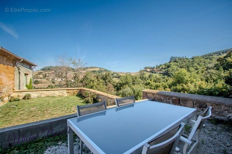 Maison à MONTROMANT