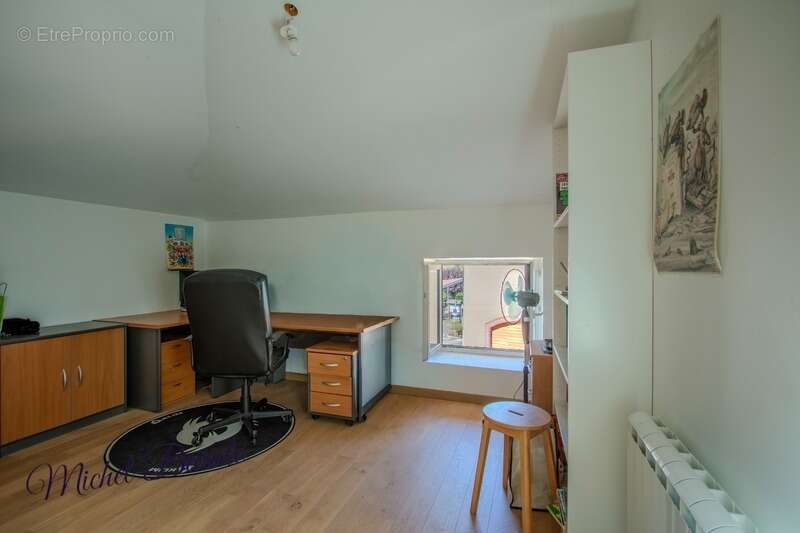 Maison à MONTROMANT