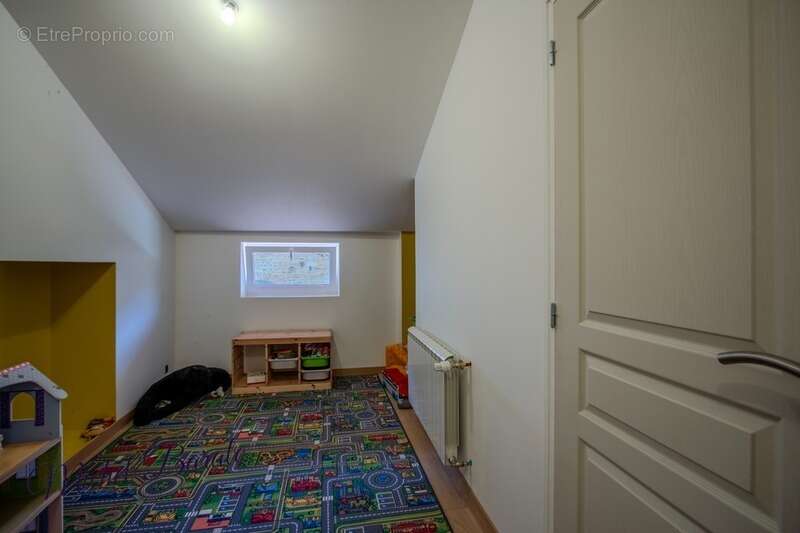 Maison à MONTROMANT