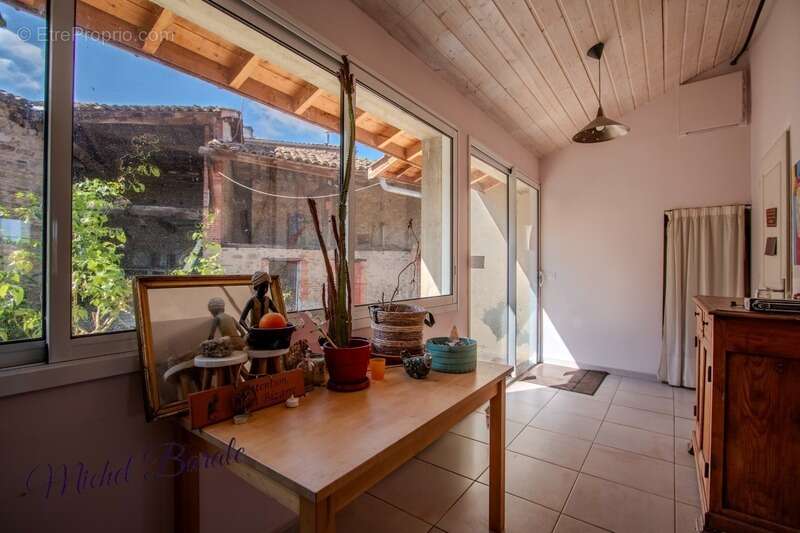 Maison à MONTROMANT