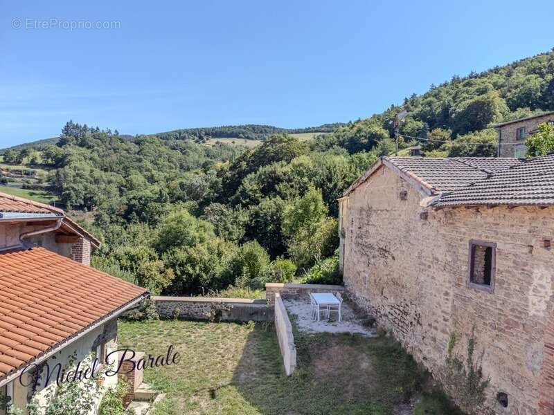 Maison à MONTROMANT