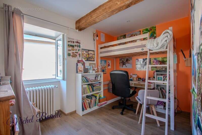 Maison à MONTROMANT