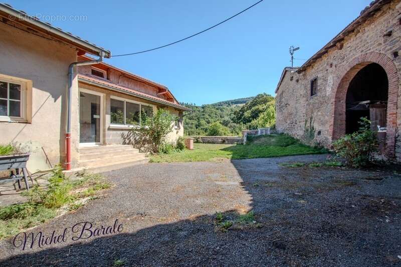 Maison à MONTROMANT