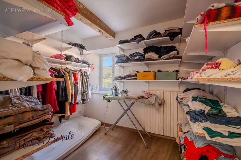 Maison à MONTROMANT