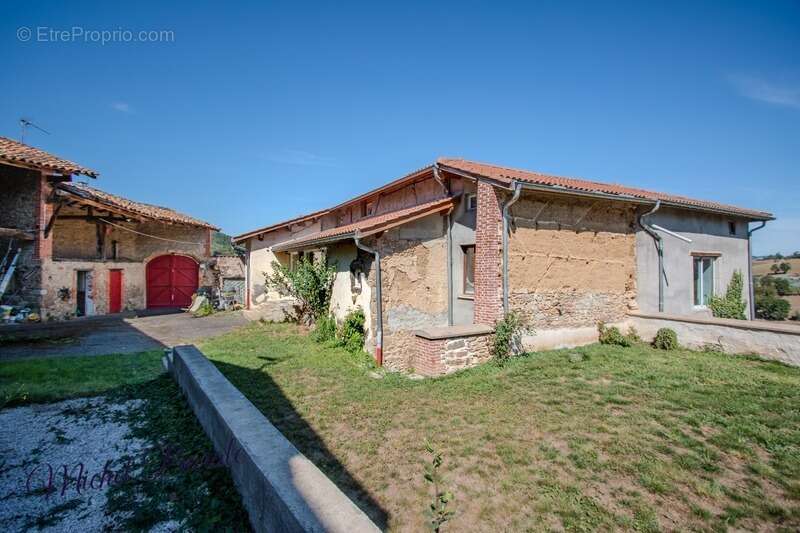 Maison à MONTROMANT