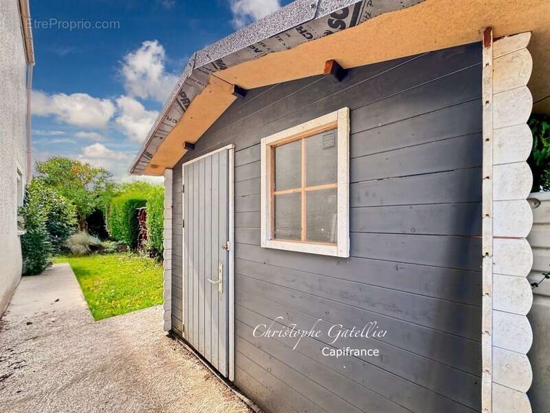Maison à VOISINS-LE-BRETONNEUX