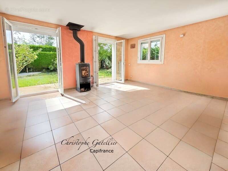 Maison à VOISINS-LE-BRETONNEUX