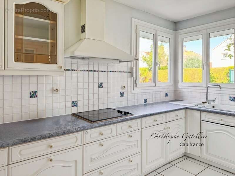 Maison à VOISINS-LE-BRETONNEUX